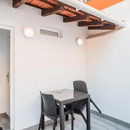 Close To Belem, With A Terrace Apartment *